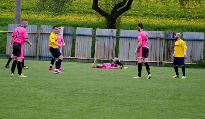 12. fotografia fotogalérie Nádherný góóól rozhodol o troch bodoch - foto