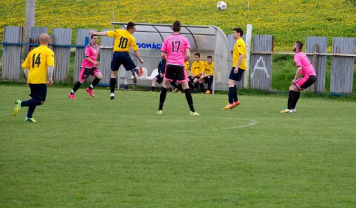 13. fotografia fotogalérie Nádherný góóól rozhodol o troch bodoch - foto