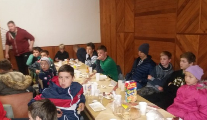 1. fotografia fotogalérie žiacke futbalové družstvo ukončilo úspešnú jesennú časť sezóny 2017/18 - foto