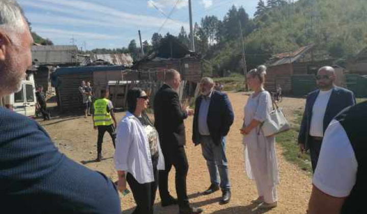 1. fotografia fotogalérie Splnomocnenec SR pre rómske komunity na návšteve vo Víťaze - foto