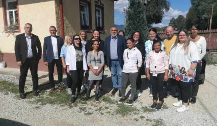 2. fotografia fotogalérie Splnomocnenec SR pre rómske komunity na návšteve vo Víťaze - foto