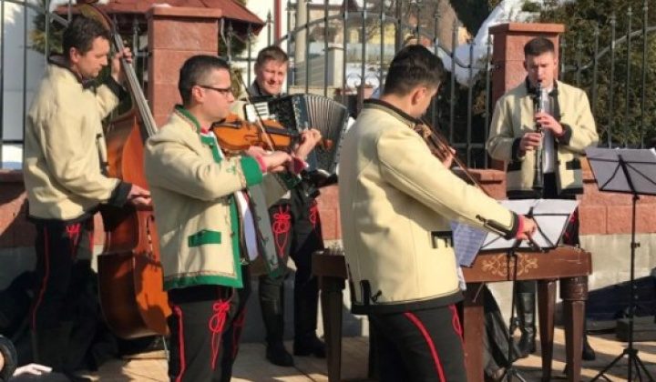 3. fotografia fotogalérie VÁŽENÍ SPOLUOBČANIA VÍŤAZANIA, MILÍ PRIATELIA, - foto