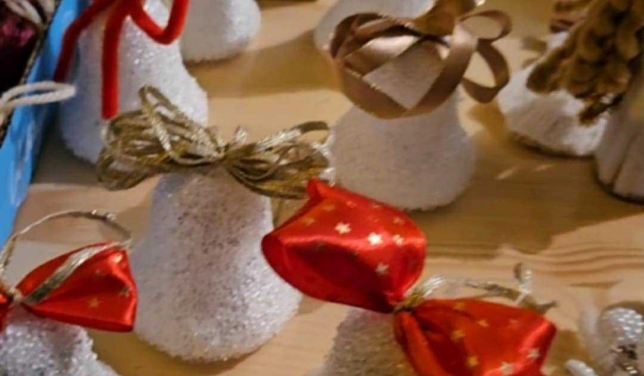 1. fotografia fotogalérie Aktuality / Rozvietenie vianočného stromčeka a vianočná burza  - foto