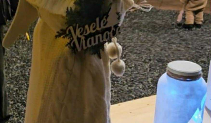 3. fotografia fotogalérie Aktuality / Rozvietenie vianočného stromčeka a vianočná burza  - foto