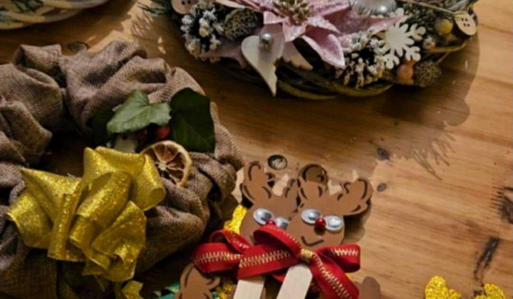 6. fotografia fotogalérie Aktuality / Rozvietenie vianočného stromčeka a vianočná burza  - foto