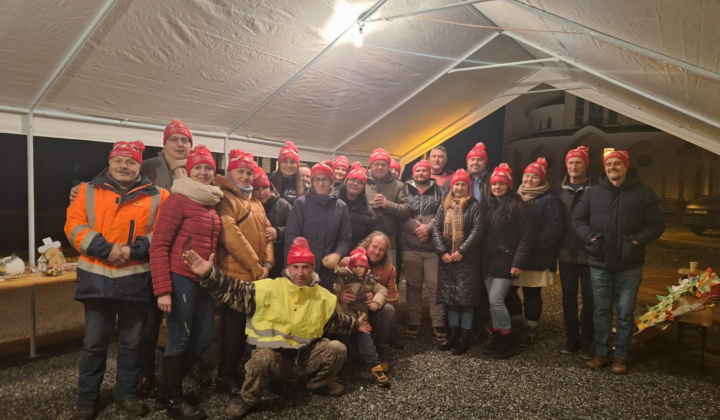 10. fotografia fotogalérie Aktuality / Rozvietenie vianočného stromčeka a vianočná burza  - foto
