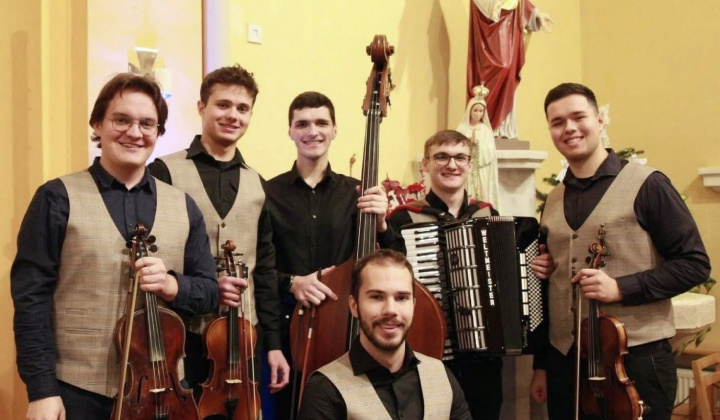 8. fotografia fotogalérie Kultúrne podujatia / Vianočný koncert DFS Pridaň, DFS Pridaňčatá a ĽH Fiškaľ - foto