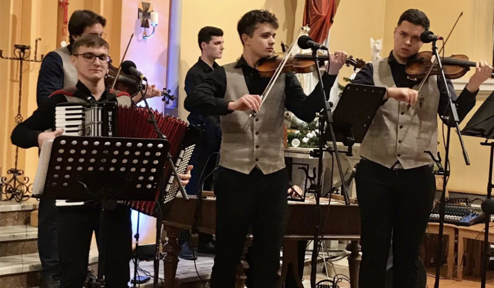 9. fotografia fotogalérie Kultúrne podujatia / Vianočný koncert DFS Pridaň, DFS Pridaňčatá a ĽH Fiškaľ - foto