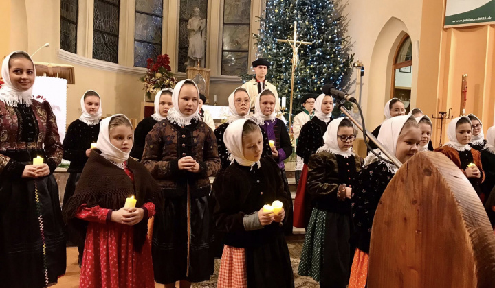 11. fotografia fotogalérie Kultúrne podujatia / Vianočný koncert DFS Pridaň, DFS Pridaňčatá a ĽH Fiškaľ - foto