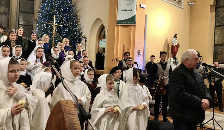 12. fotografia fotogalérie Kultúrne podujatia / Vianočný koncert DFS Pridaň, DFS Pridaňčatá a ĽH Fiškaľ - foto