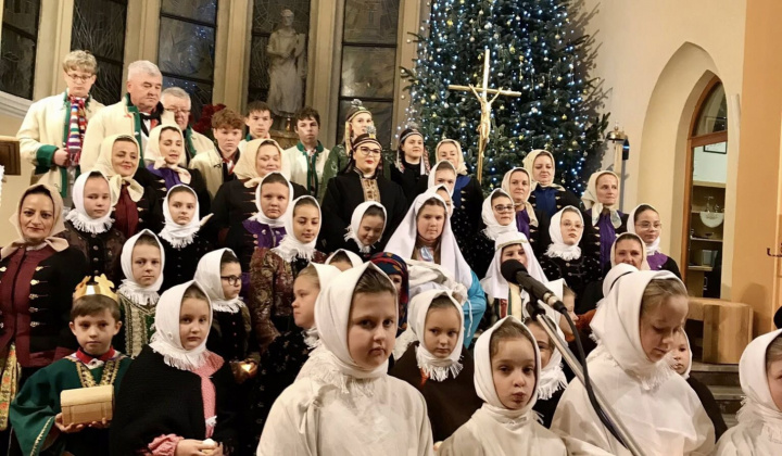 13. fotografia fotogalérie Kultúrne podujatia / Vianočný koncert DFS Pridaň, DFS Pridaňčatá a ĽH Fiškaľ - foto