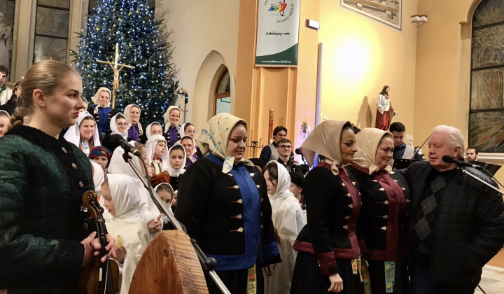 14. fotografia fotogalérie Kultúrne podujatia / Vianočný koncert DFS Pridaň, DFS Pridaňčatá a ĽH Fiškaľ - foto