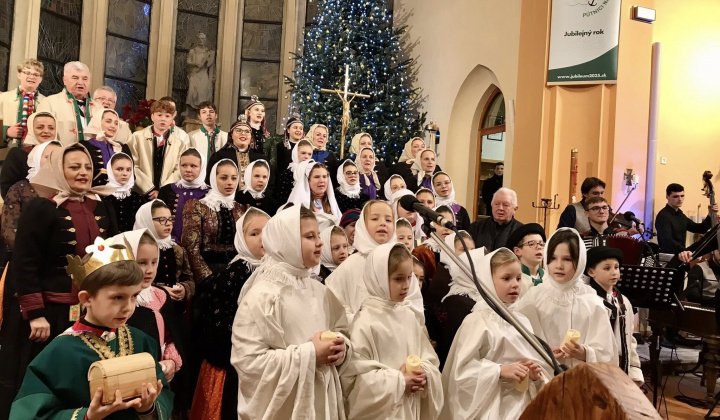 15. fotografia fotogalérie Kultúrne podujatia / Vianočný koncert DFS Pridaň, DFS Pridaňčatá a ĽH Fiškaľ - foto