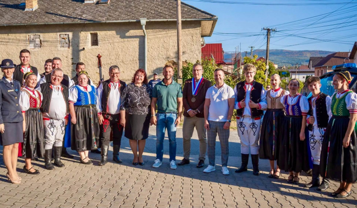 24. fotografia fotogalérie Kultúrne podujatia / Slávnostné odovzdanie hasičskej štvorkolky - 4.10.2026 - foto